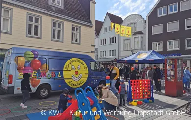 Spielmobil vom Verein "Für unsere Kinder e.V." an der Jakobikirche