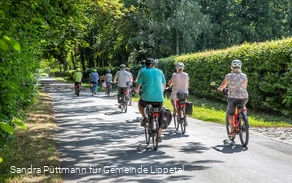 LIPPETAL - Radfahrer von hinter bei Haus Assen (Sandra Püttmann).jpg LIPPETAL - Radfahrer von hinter bei Haus Assen (Sandra Püttmann).jpg