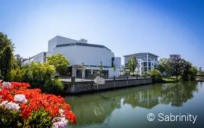 Stadttheater im Sommer