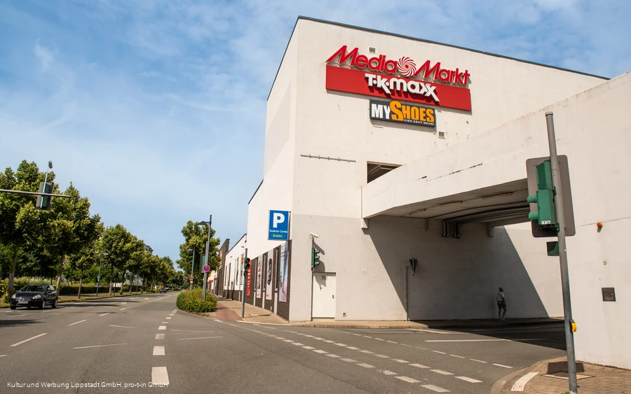 Parkdeck_Mediamarkt_(c) KWL Kultur und Werbung Lippstadt GmbH Pro-t-in GmbH (1).jpg