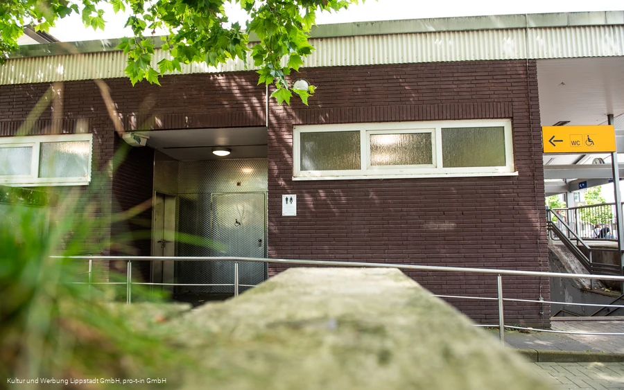 Öffentliche_Toilette_Bahnhof_Lippstadt_(c) KWL Kultur und Werbung Lippstadt GmbH Pro-t-in GmbH (2).jpg