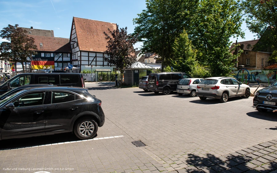 Parkplatz_Poststraße_(c) KWL Kultur und Werbung Lippstadt GmbH Pro-t-in GmbH (1).jpg