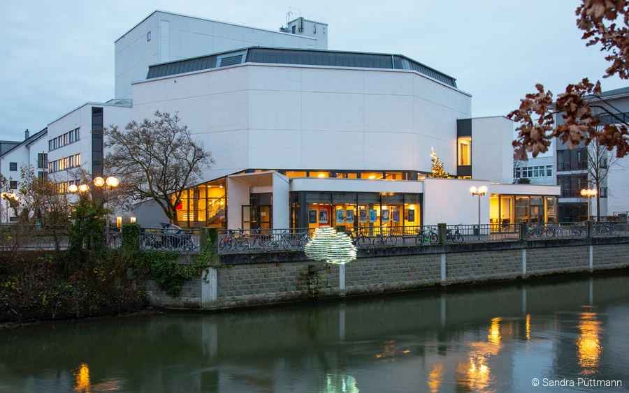 Stadttheater außen © Sandra Püttmann.jpg