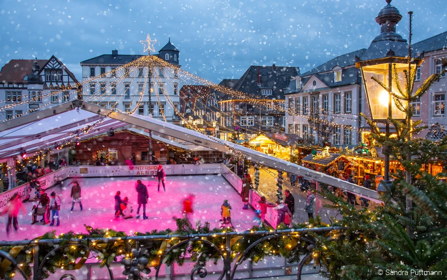 Eisbahn auf dem Weihnachtsmarkt