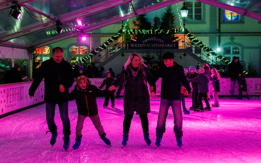 Eislaufen auf dem Weihnachtsmarkt in Lippstadt