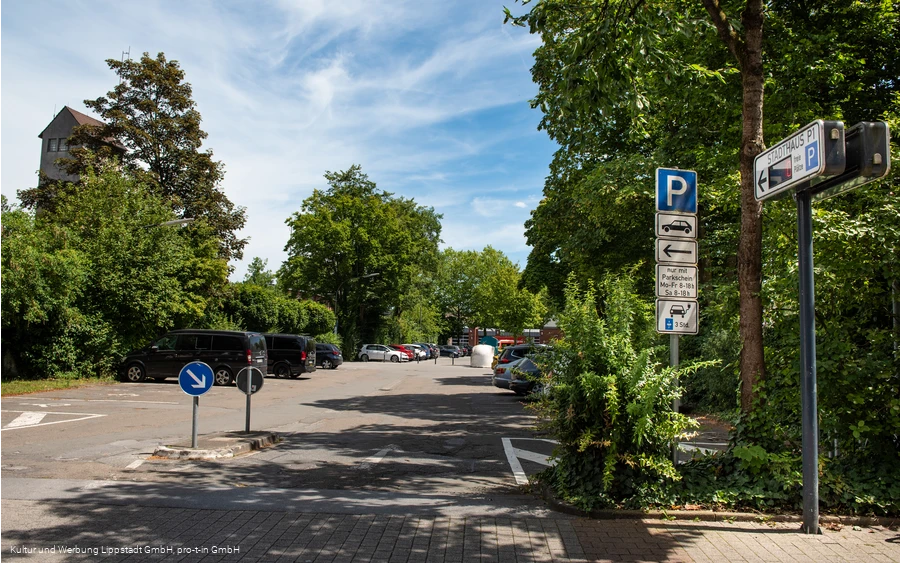 Parkplatz_Stadthaus_(c) KWL Kultur und Werbung Lippstadt GmbH Pro-t-in GmbH.jpg
