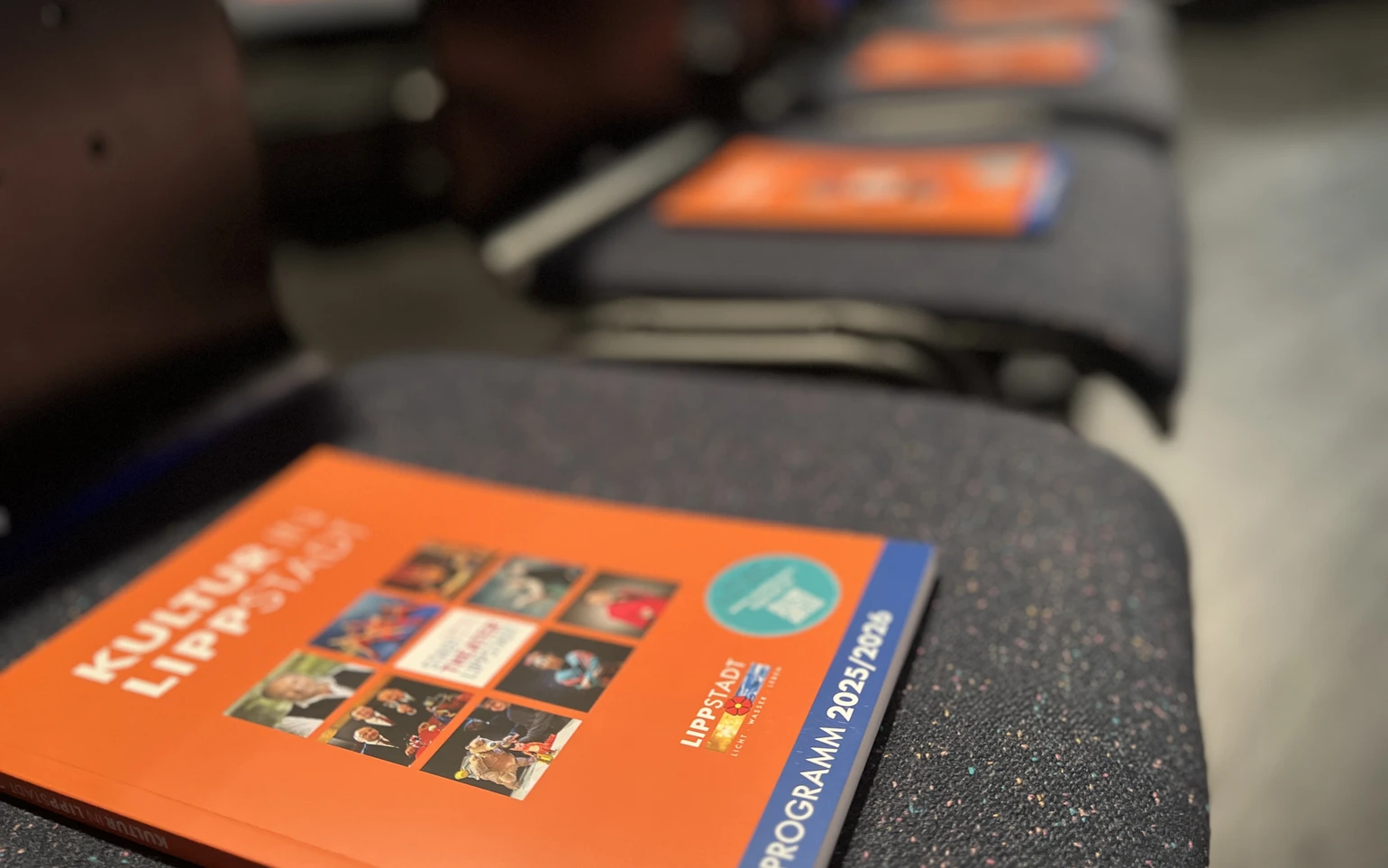 Programm auf Stuhl Programm auf Stuhl