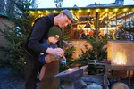 Schmieden für Kinder auf dem Weihnachtsmarkt in Lippstadt