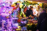 Bunte Stände auf dem Weihnachtsmarkt in Lippstadt