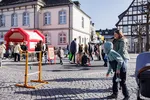 Spiele für Kinder am Rathaus